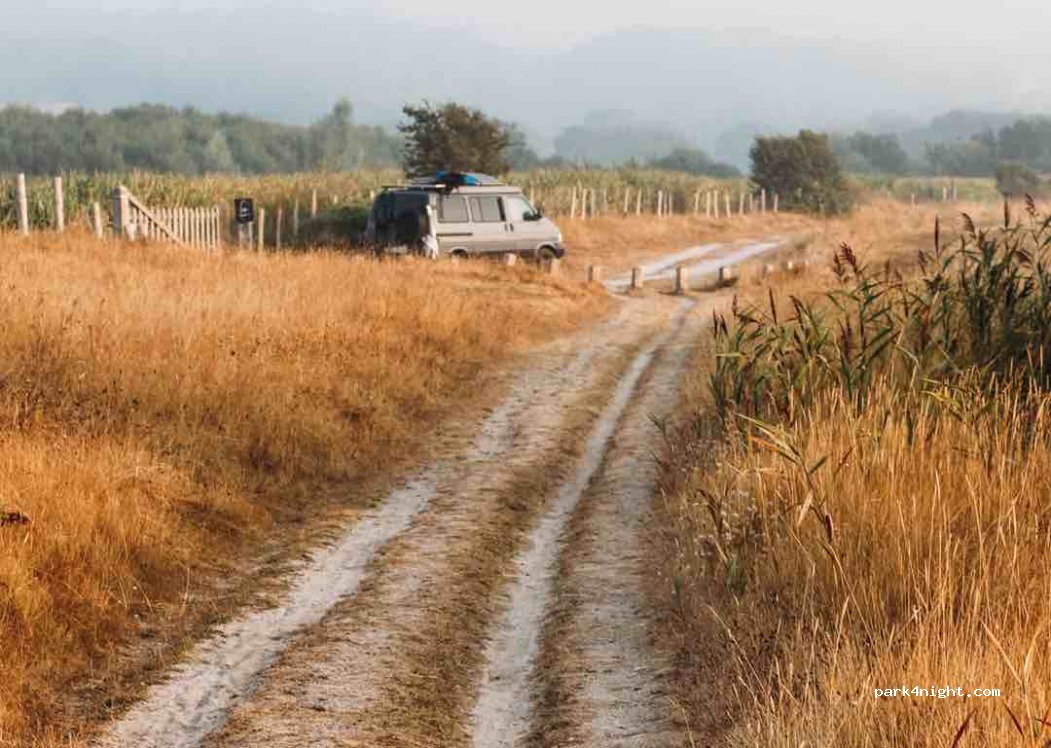 (50630) Crasville - Unnamed Road — foto 2