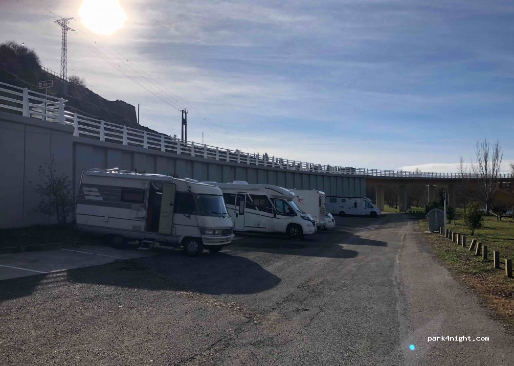 Área de autocaravanas San Vicente de la Sonsierra | Entrepuentes — foto