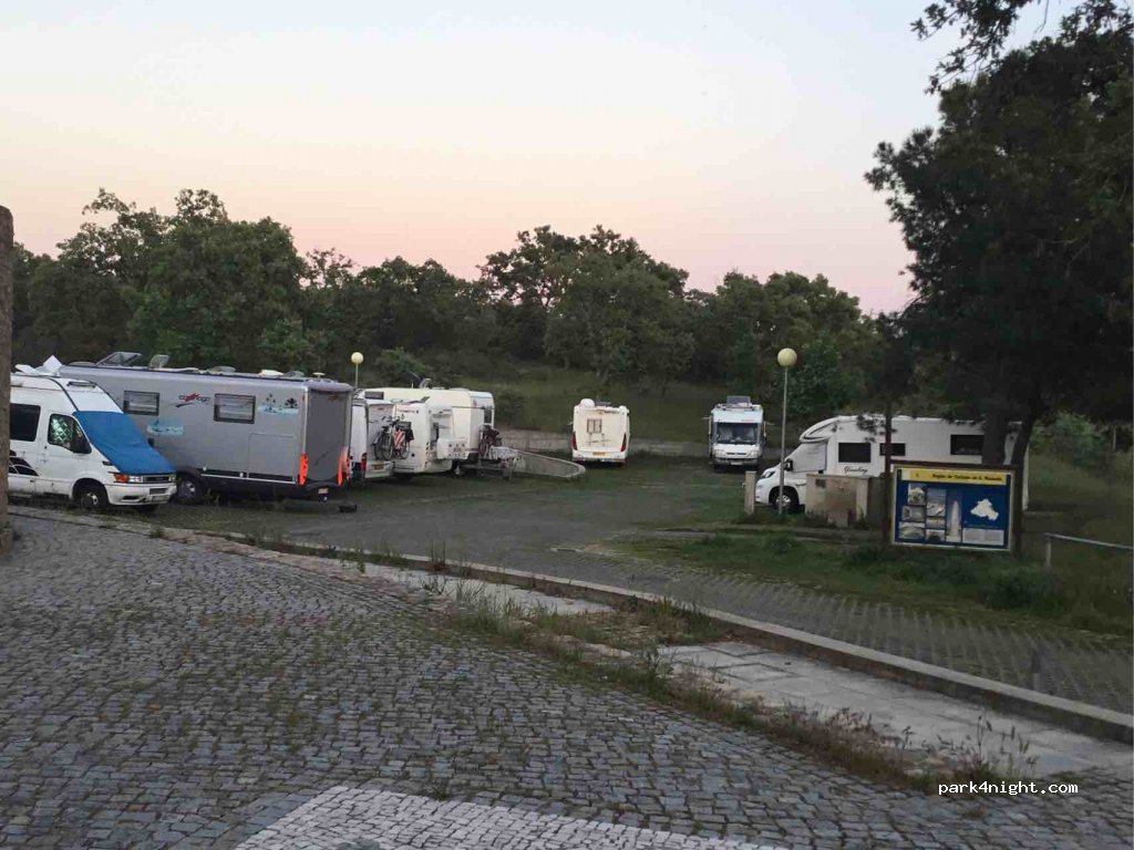 Parque de autocaravanas Albufeira de Póvoa e Meadas — foto