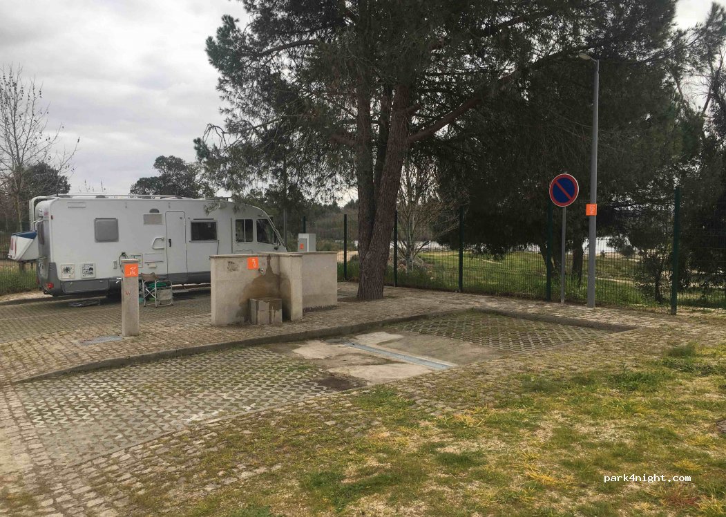 Parque de autocaravanas Albufeira de Póvoa e Meadas — foto 2