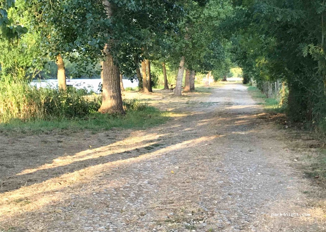 (17350) Crazannes - Unnamed Road — foto