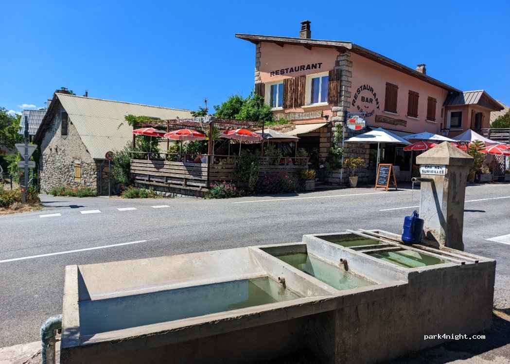 (05160) Le Sauze-du-Lac - Le Village — foto