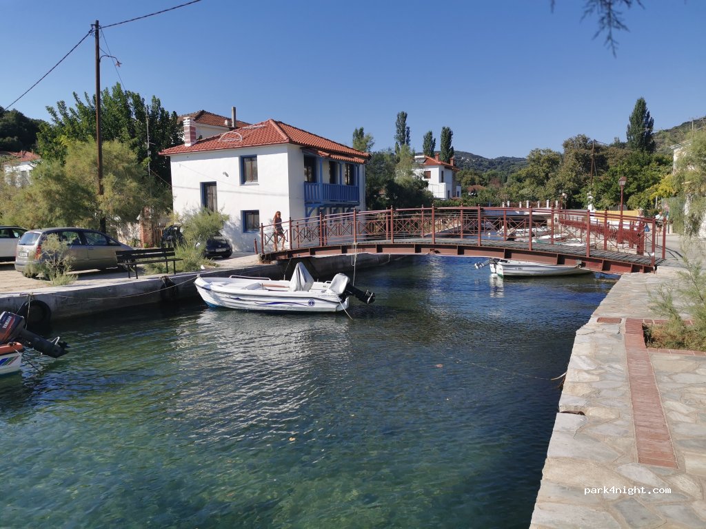(370 06) Chorto - Eparchiaki Odos Milina-Trikeri — foto 2