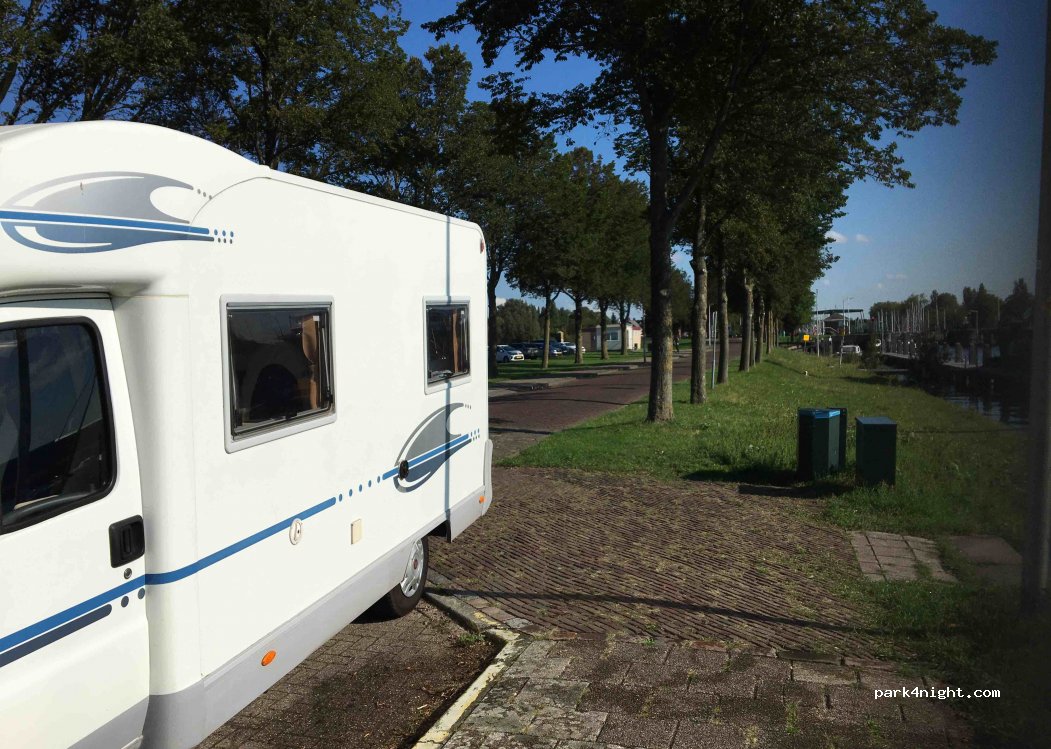 (3221 LK) Hellevoetsluis - 1 Kanaalweg Westzijde — foto