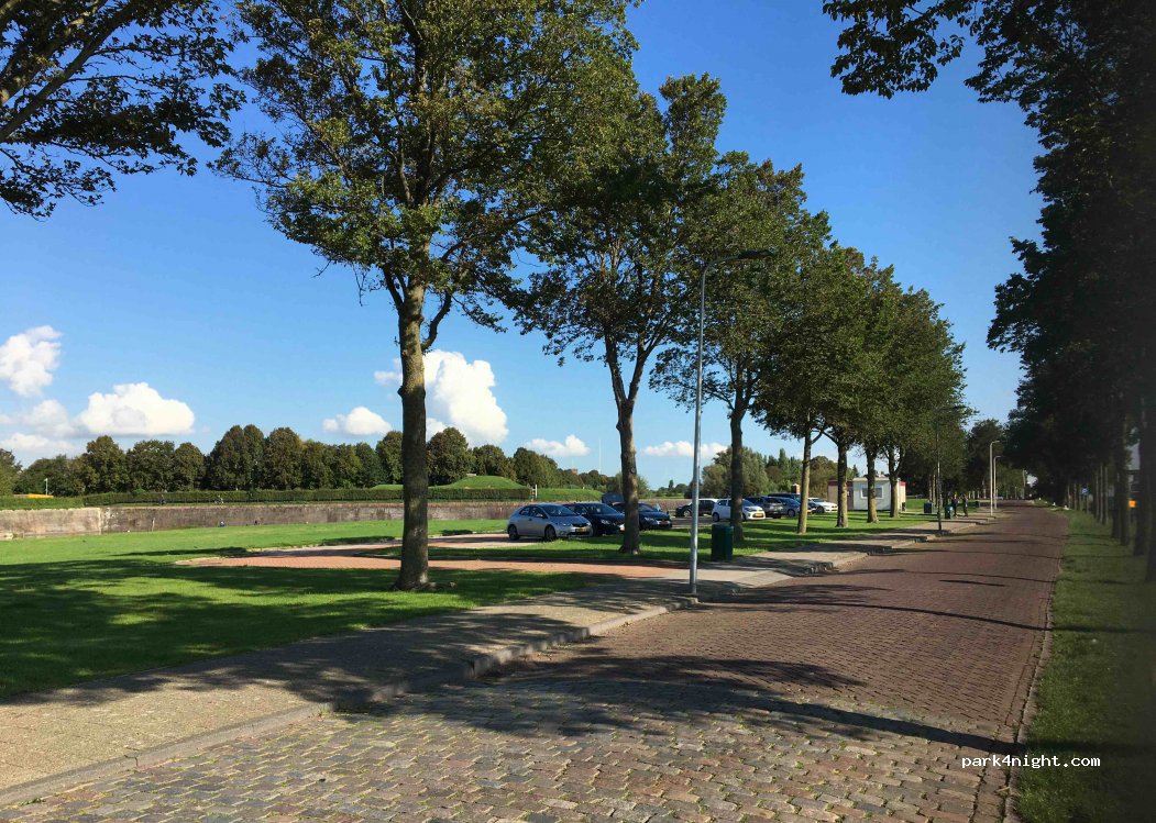 (3221 LK) Hellevoetsluis - 1 Kanaalweg Westzijde — foto 2