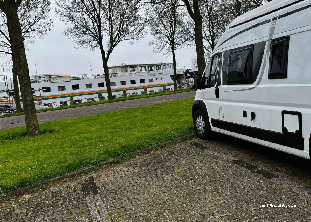 (3221 LK) Hellevoetsluis - 1 Kanaalweg Westzijde — foto 3