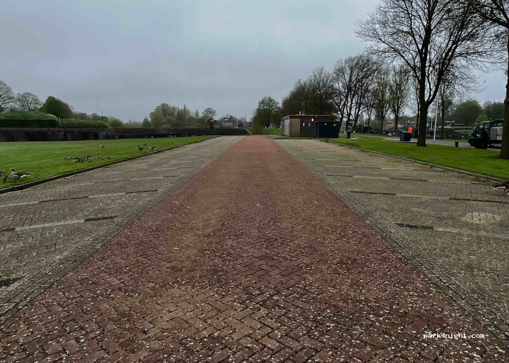 (3221 LK) Hellevoetsluis - 1 Kanaalweg Westzijde — foto 4