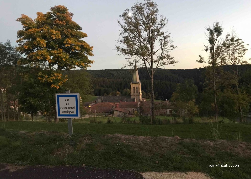 Aire de camping-car de Saint-Julien-Molhesabate — foto 3
