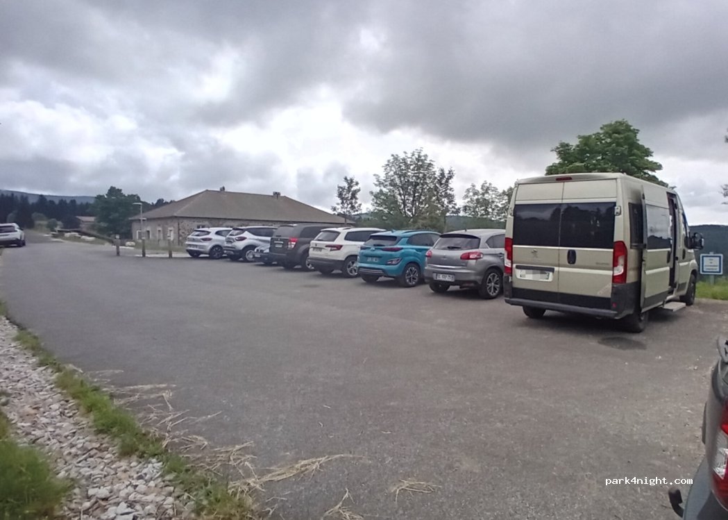 Aire de camping-car de Saint-Julien-Molhesabate — foto 4