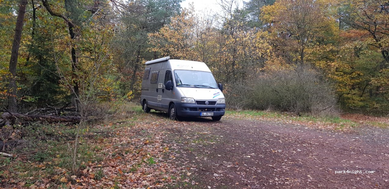 Schlossberg-Höhen-Straße Parking — foto 2