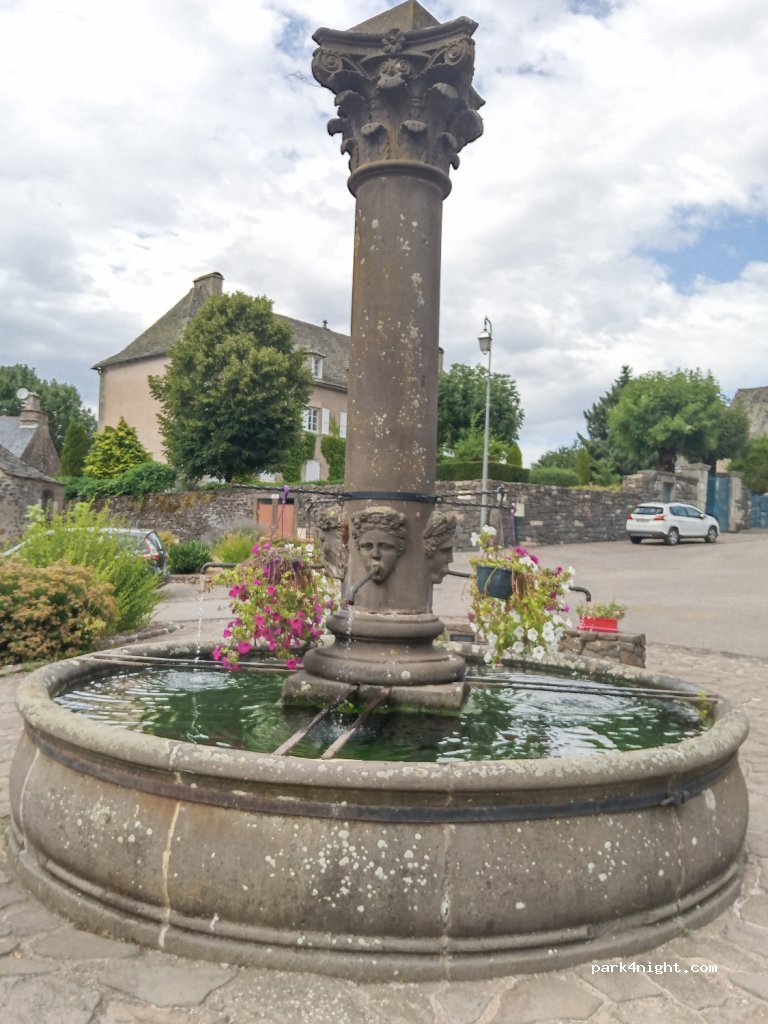 (15400) Trizac - 9 Place de la Mairie — foto