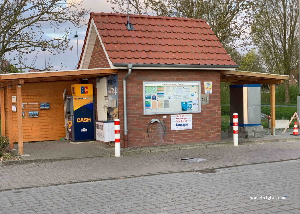 Reisemobilhafen am Deich — foto