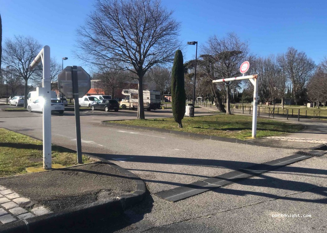 (84100) Orange - 350 Avenue Charles de Gaulle — foto 2