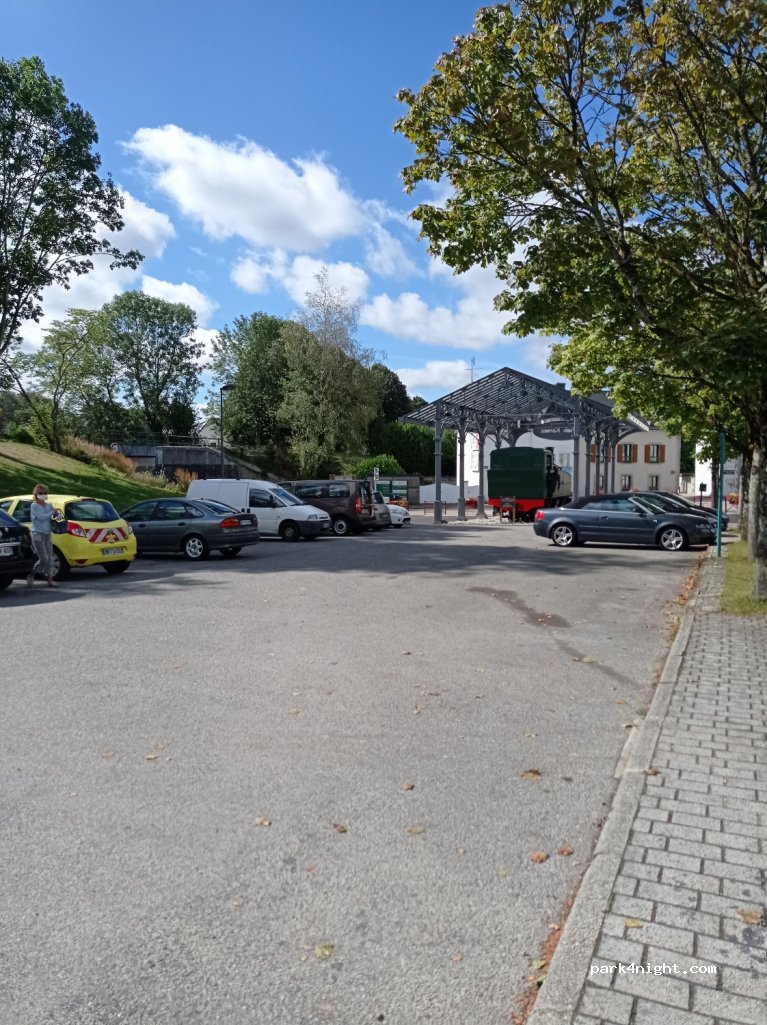 (29270) Carhaix-Plouguer - 13 Rue Henri Leclerc — foto 2