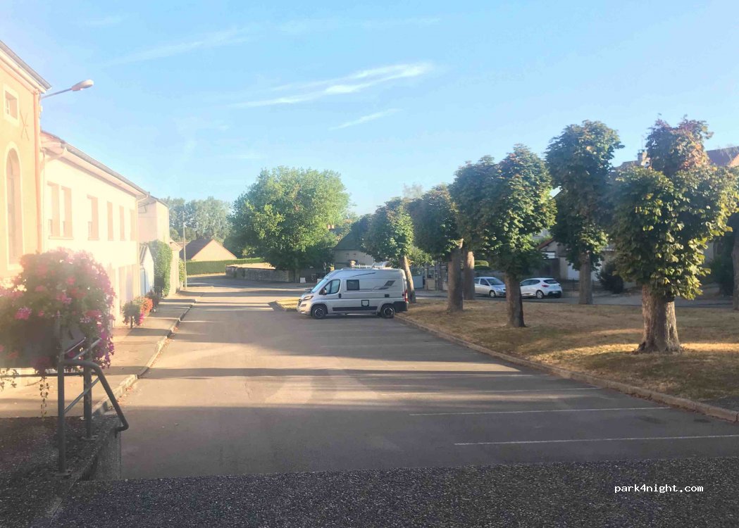 (71150) Demigny - 9 Place de l'Église — foto