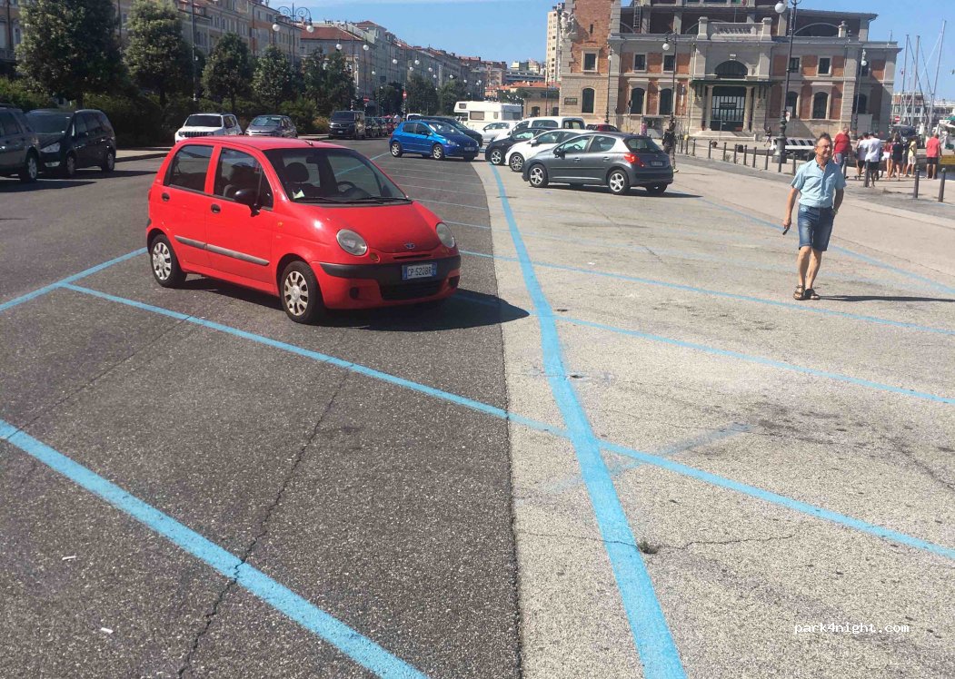 (34123) Trieste - 8 Riva Nazario Sauro — foto
