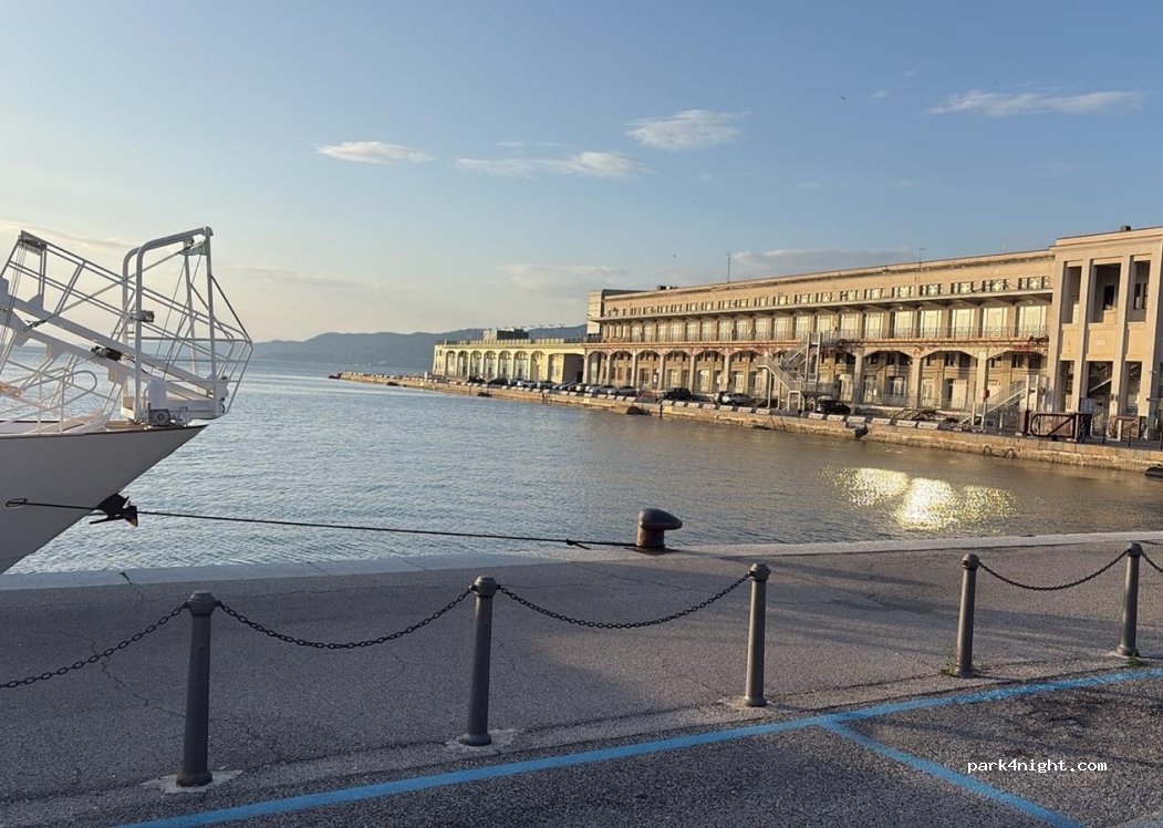 (34123) Trieste - 8 Riva Nazario Sauro — foto 3