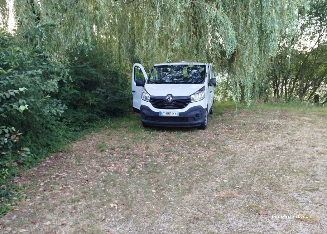 (03600) Commentry - 15-21 Rue des Platanes — foto 4