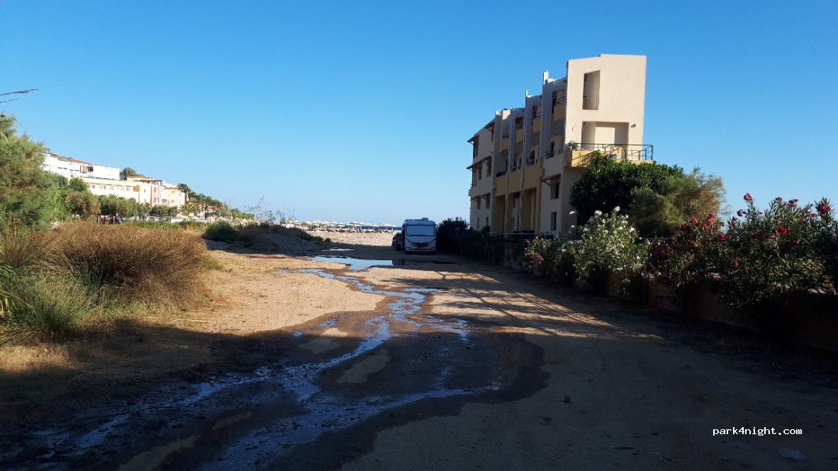(715 00) Paralia Fodele - Ethniki Odos Rethimnou Irakliou — foto