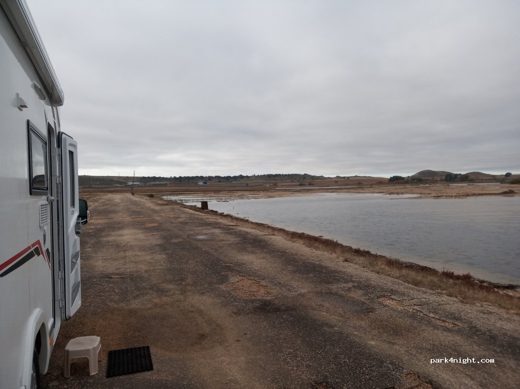 (02692) Pétrola - Unnamed Road — foto 3