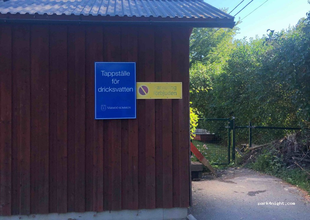 (130 40)  - 7 Djurö kyrkväg — foto