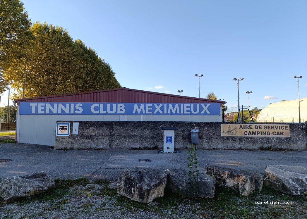 (01800) Meximieux - 11 Rue des Stades — foto 4