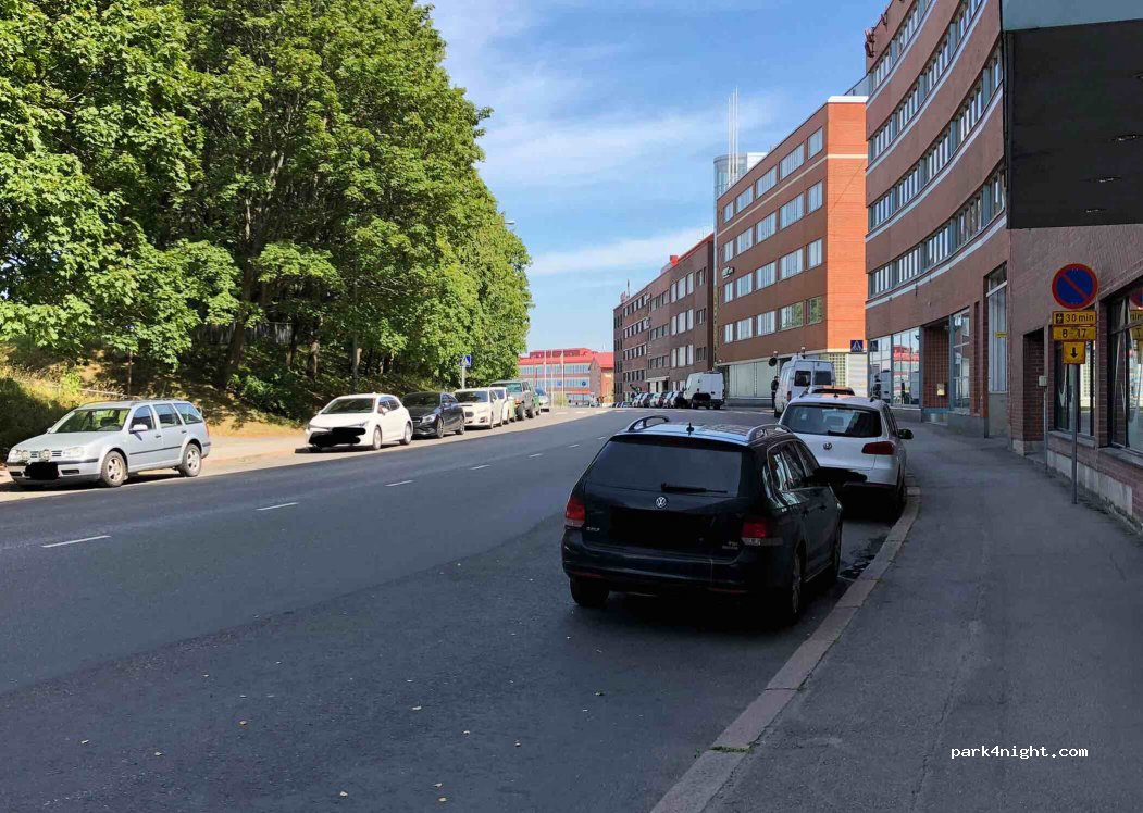 (00520) Helsinki - 13b Kumpulantie — foto