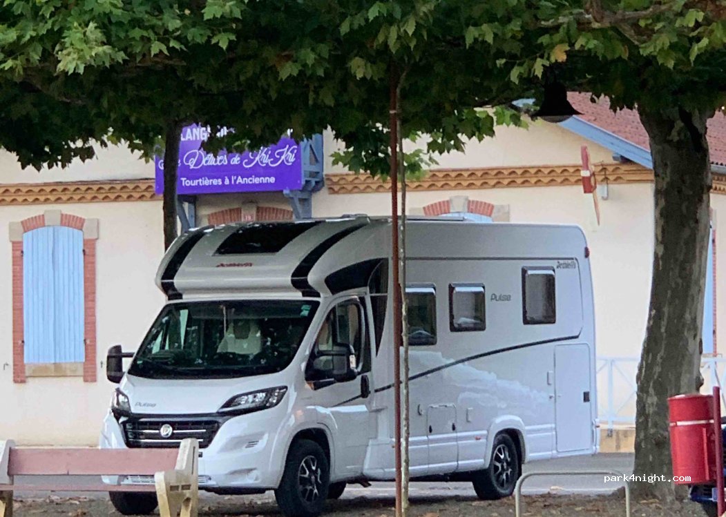 (32240) Monguilhem - 2 D143 — foto