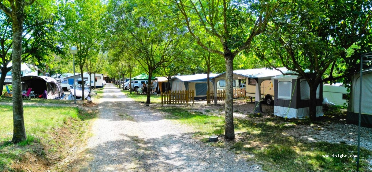 Camping la Soleia d'Oix — foto