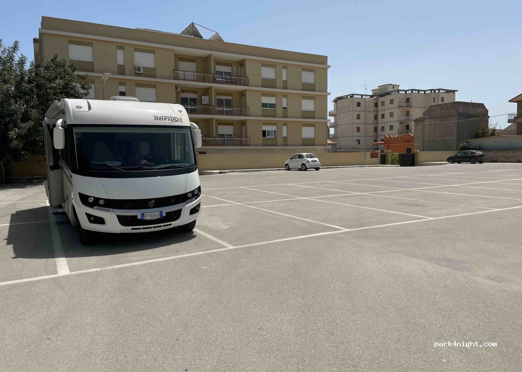 (96017) Noto - 9 Via G. L. Casaregi — foto 3