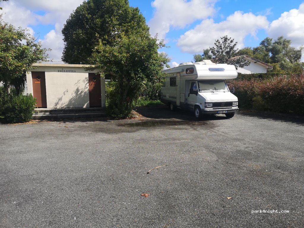 (33990) Hourtin - 7 Avenue de la Marine À Contaut — foto