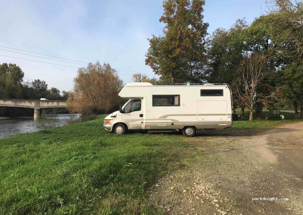 (32400) Cahuzac-sur-Adour - 2 D180 — foto 2