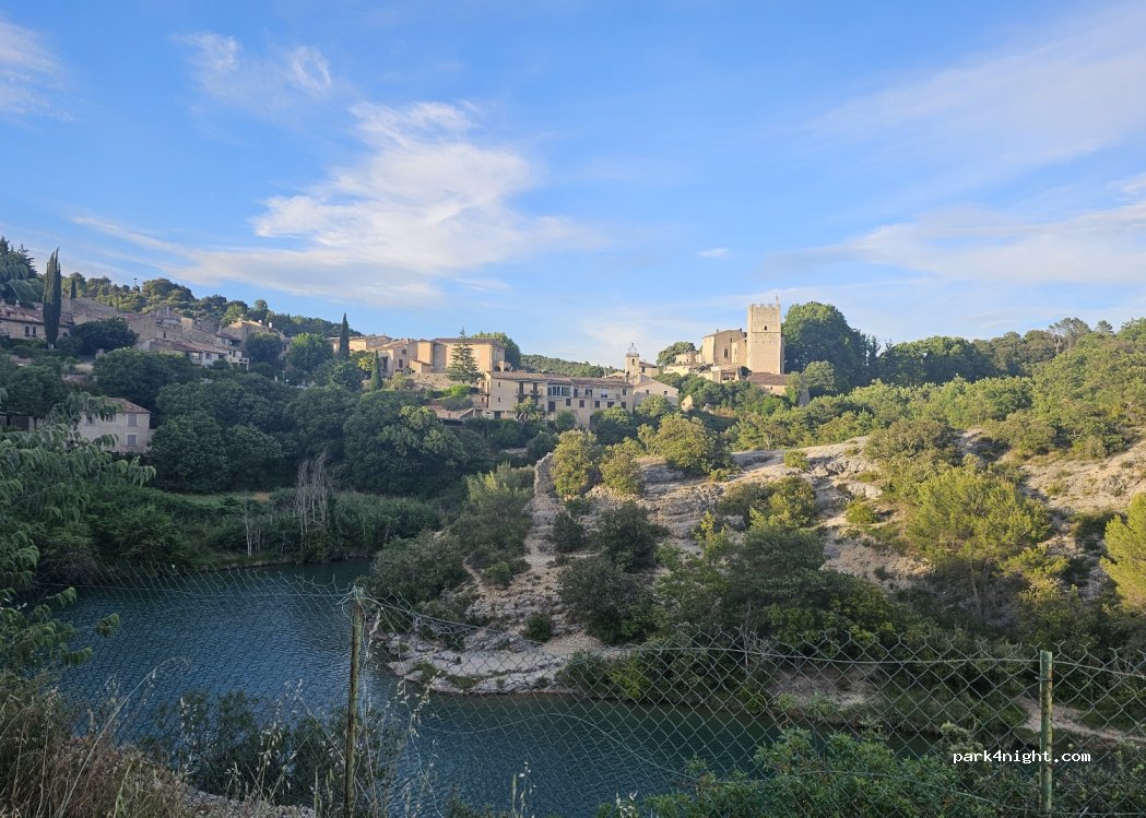 (04800) Esparron-de-Verdon - 7 Place des Amandiers — foto 4