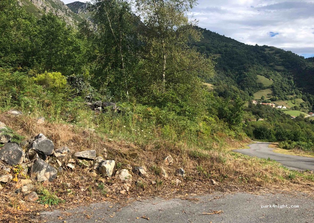 (33842) Pigüeña - Unnamed Road — foto