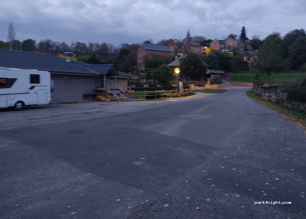 (12510) Druelle Balsac - Village Le Pas — foto 2