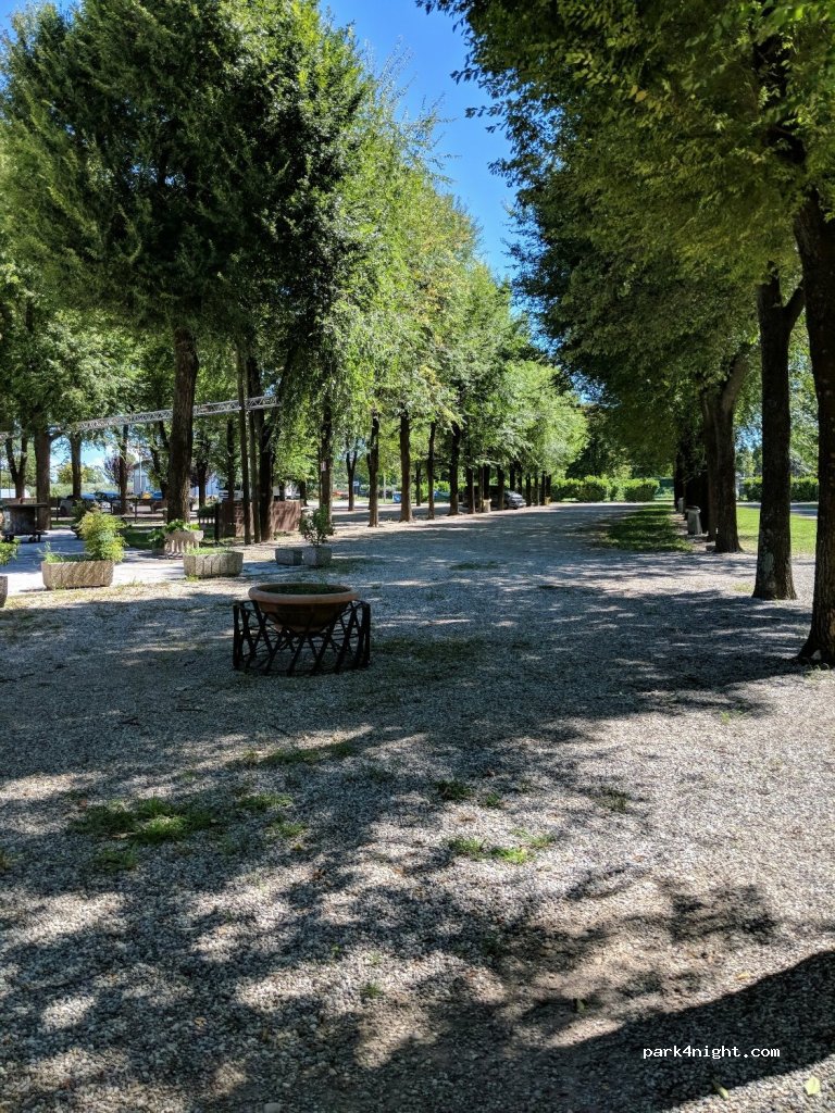 (33050) Castions di Strada - 64 Via Latisana — foto