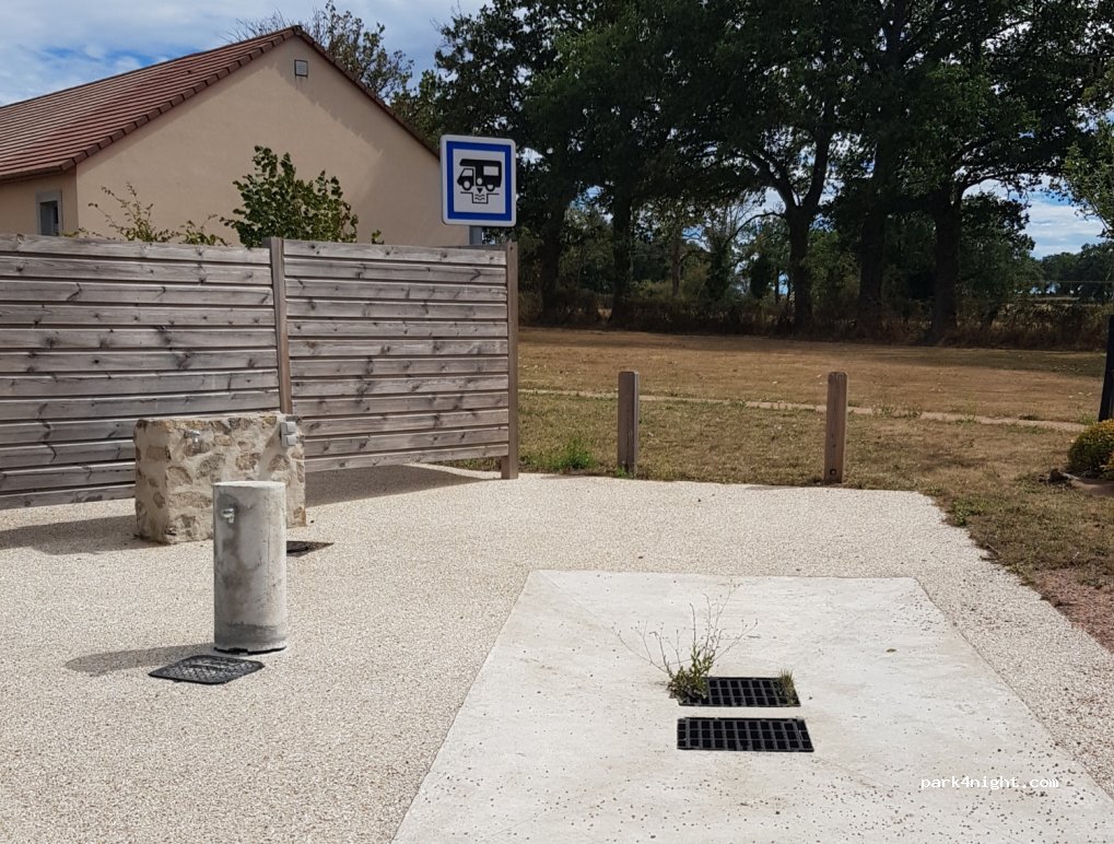 (03310) Saint-Genest - Unnamed Road — foto