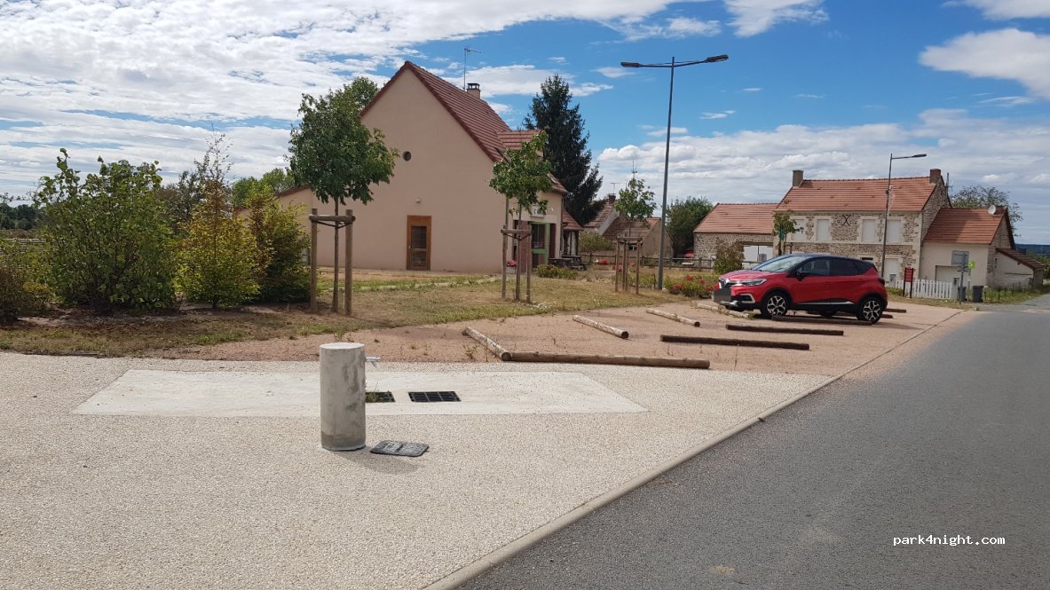 (03310) Saint-Genest - Unnamed Road — foto 2
