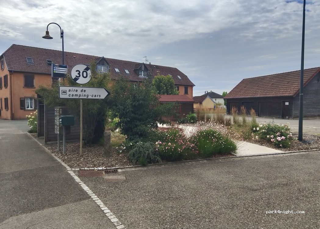 Aire camping-car Anjoutey — foto 4