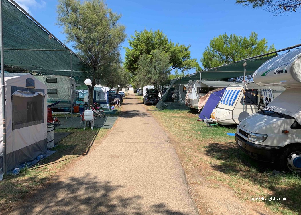 Holiday Village — foto 2