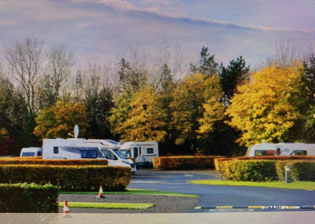 White Water Park Caravan and Motorhome Club Campsite — foto
