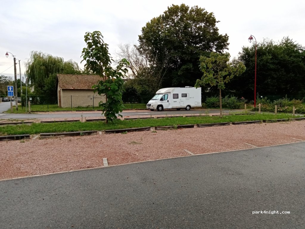 (18500) Vignoux-sur-Barangeon - 12A Place de l'Église — foto