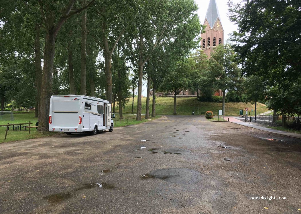 (6067 BH) Linne - 15 Oeveren — foto
