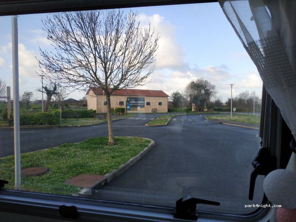(17320) Marennes - Allée du Port des Seynes — foto 2