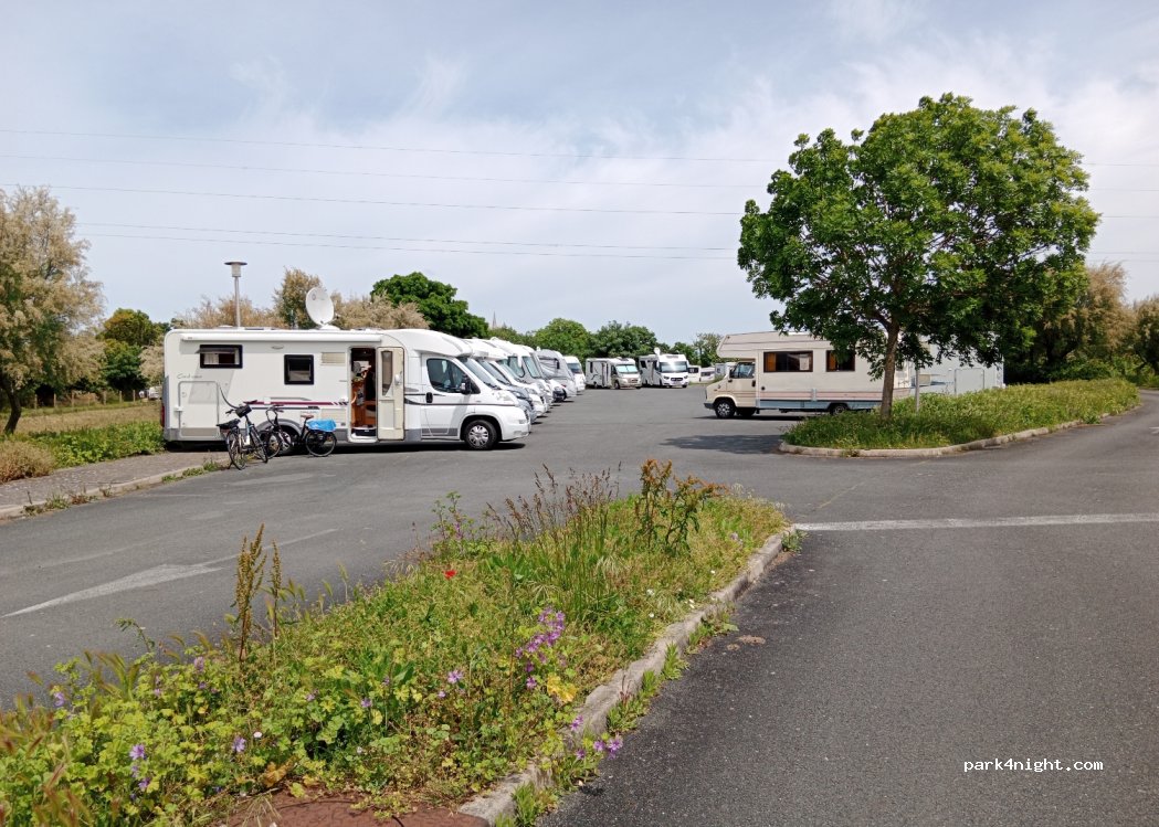 (17320) Marennes - Allée du Port des Seynes — foto 3