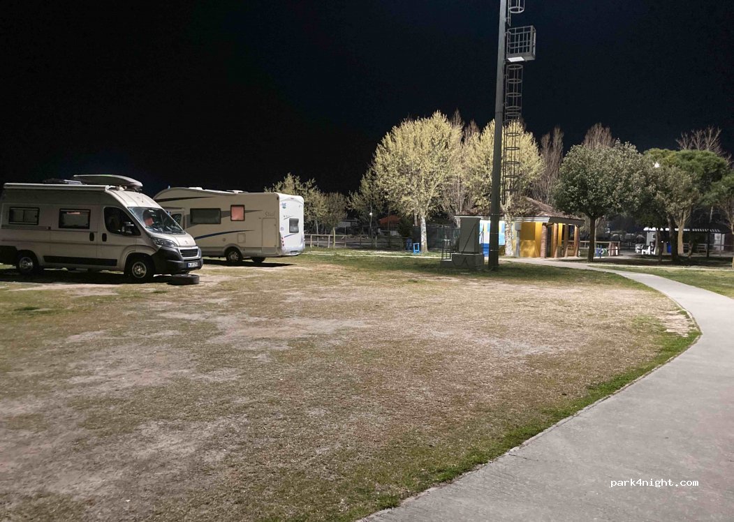 Area Parcheggio Camper Circolo ANMI — foto 2
