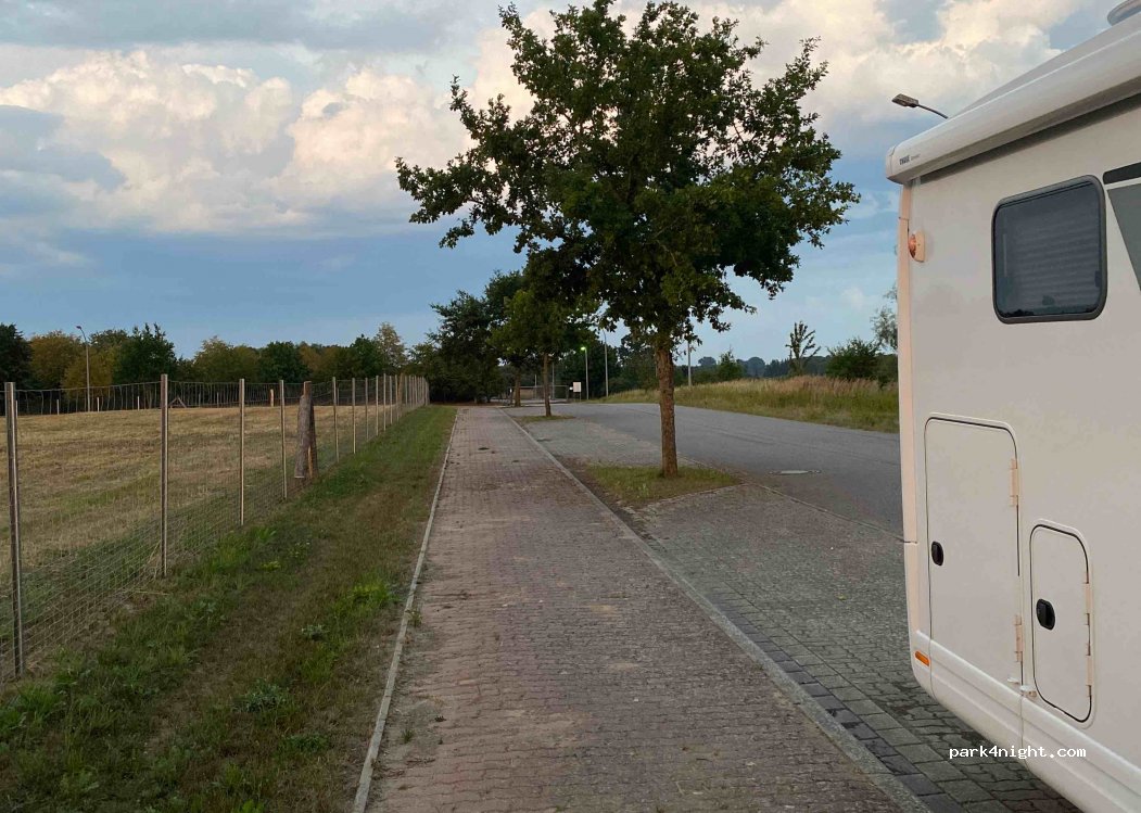 (17121) Loitz - Hiddenhausener Straße — foto 2
