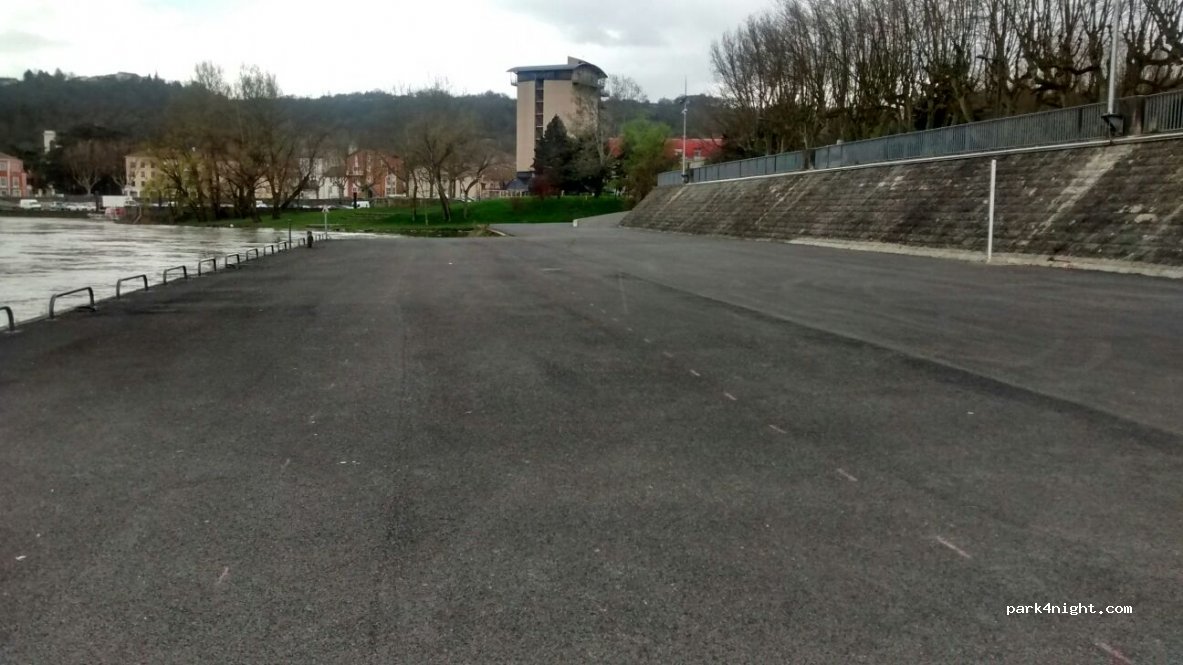 (69700) Givors - Quai de la Navigation — foto