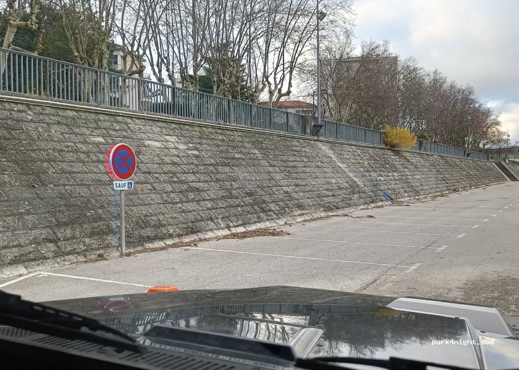 (69700) Givors - Quai de la Navigation — foto 2