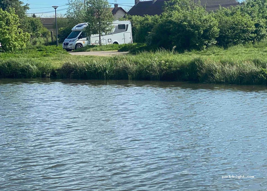 (03510) Molinet - 6 Route de Moulins — foto